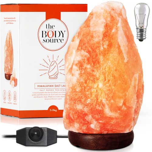 Entdecke die natürliche Schönheit des Himalaya Salzes mit der einzigartigen Salzlampe von The Body Source - Perfekt als Nachtlicht oder Dekoration, inklusive Dimmerschalter und Geschenkbox!